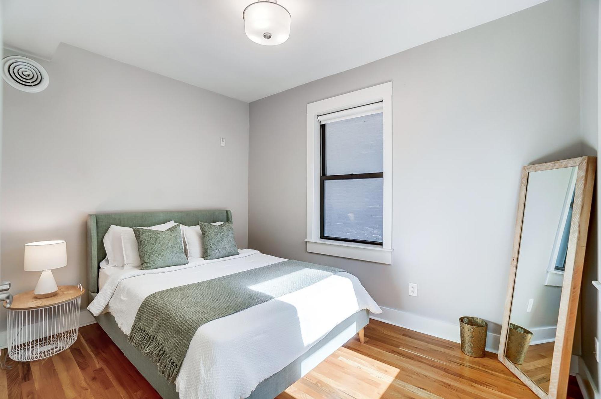 Sunny Downtown Apartment, Walk To Washington Park! Cincinnati Bagian luar foto