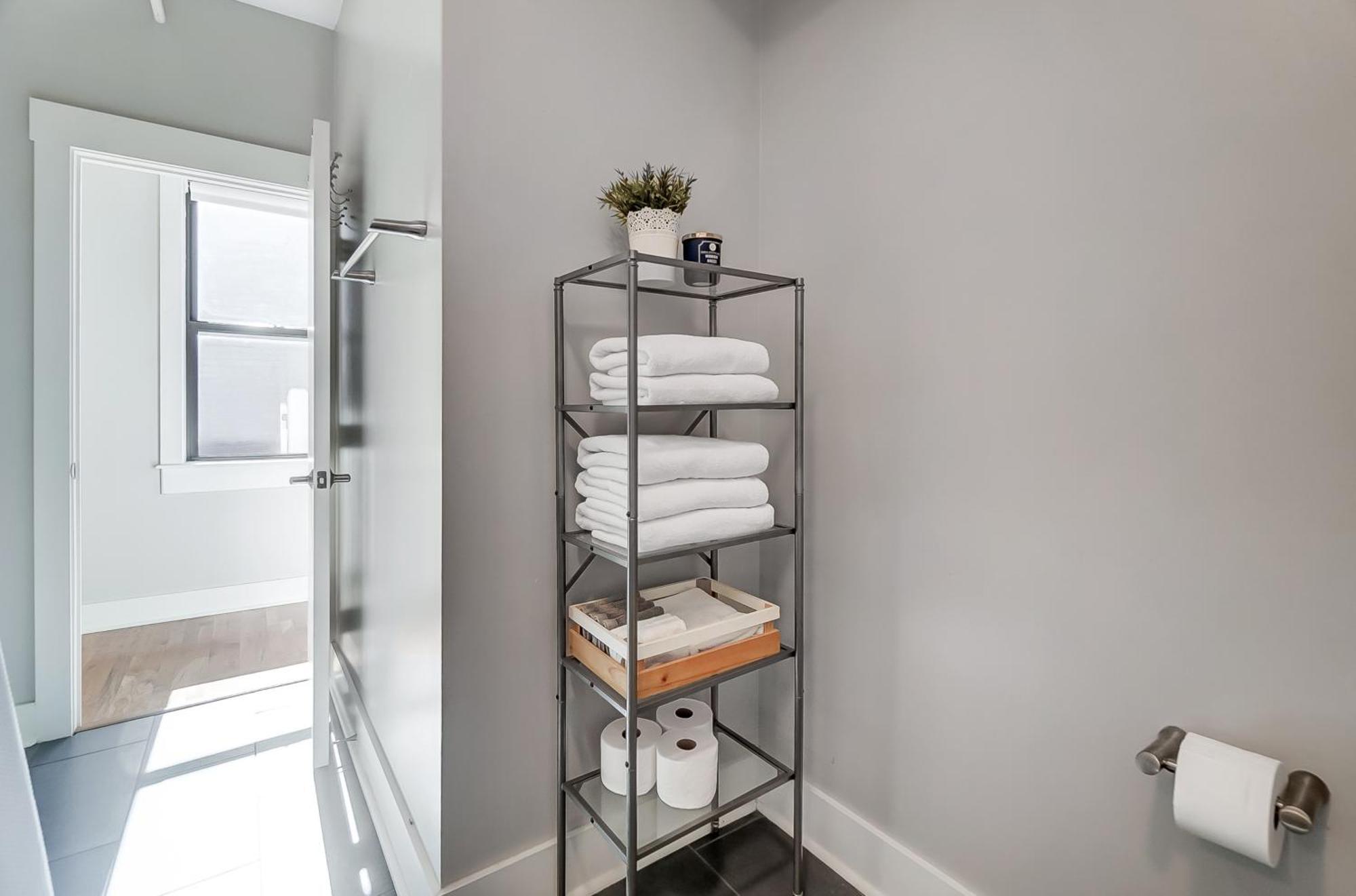 Sunny Downtown Apartment, Walk To Washington Park! Cincinnati Bagian luar foto