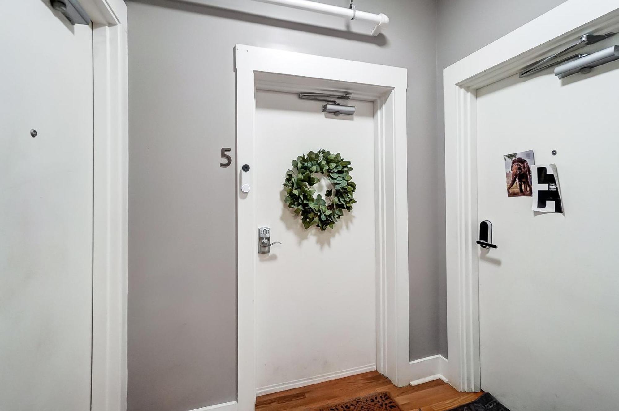 Sunny Downtown Apartment, Walk To Washington Park! Cincinnati Bagian luar foto
